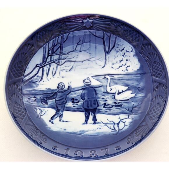 PLATE-ROYAL COPENHAGEN-BLUE CHRISTMAS COLLECTION-WINTERBIRDS-1987 - Picture 2 of 7
